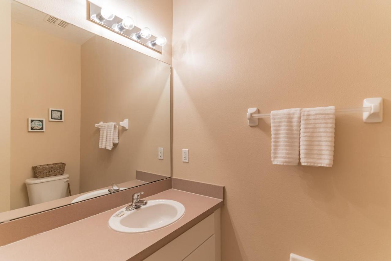 Mickey's Magic Retreat - In Gated Community With Private Back Patio & Hot Tub! Townhouse Holiday home Kissimmee
