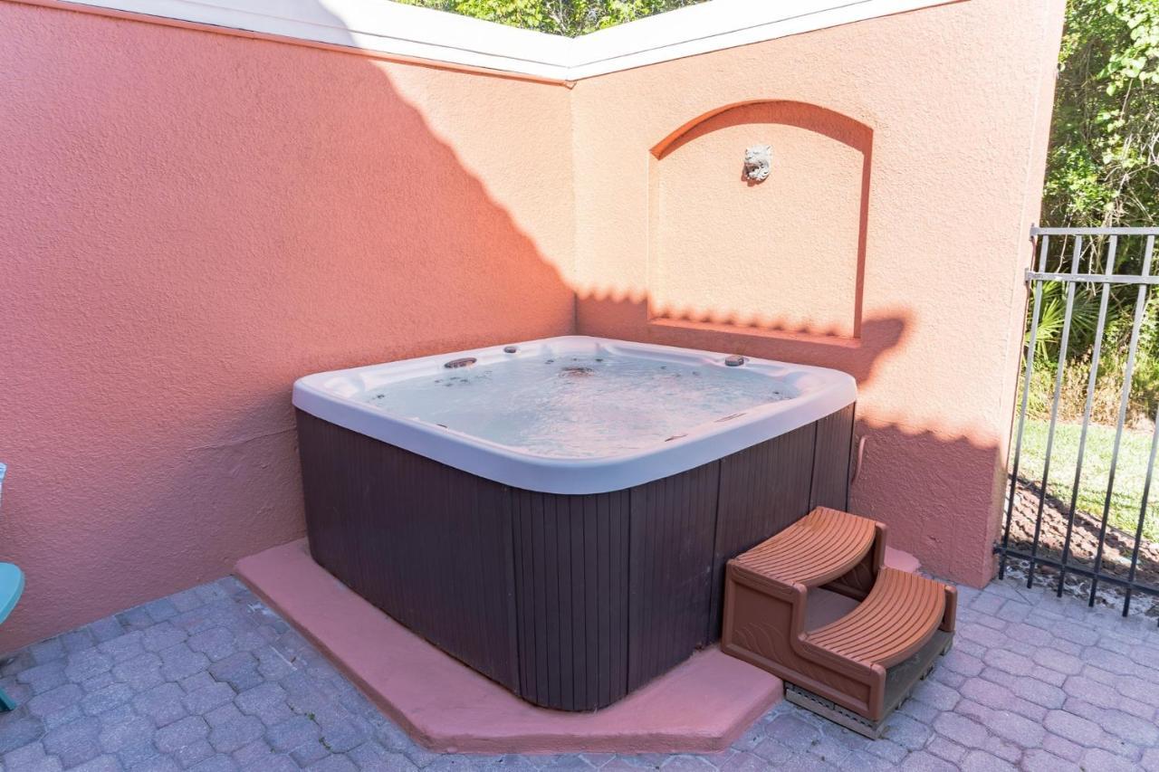 Mickey's Magic Retreat - In Gated Community With Private Back Patio & Hot Tub! Townhouse Kissimmee