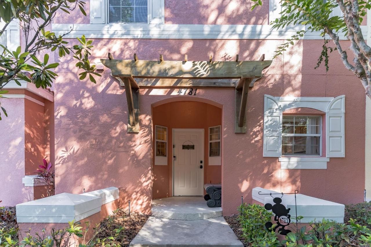 Mickey's Magic Retreat - In Gated Community With Private Back Patio & Hot Tub! Townhouse Holiday home *
