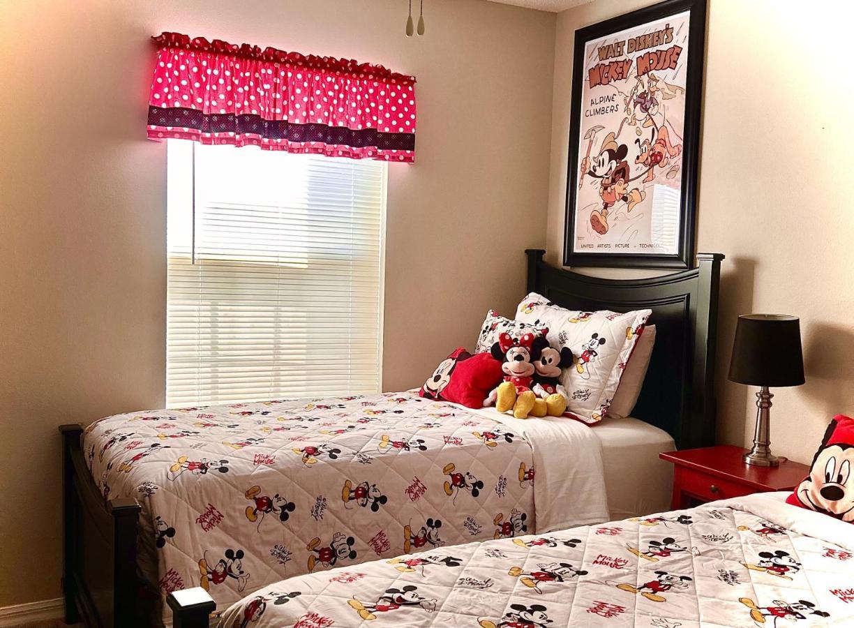 Mickey's Magic Retreat - In Gated Community With Private Back Patio & Hot Tub! Townhouse Holiday home Kissimmee